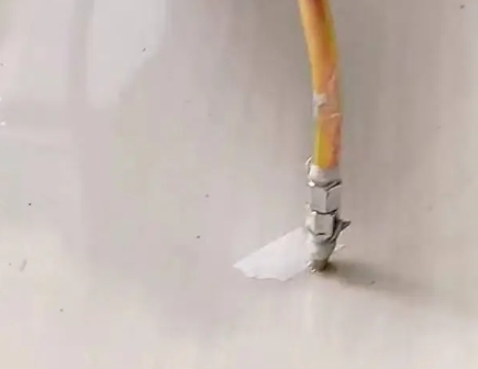 边坝瓷砖空鼓维修公司专业解答在瓷砖铺贴过程中，如果使用的砂料过粗（如全部使用了粗砂），可能会导致以下问题